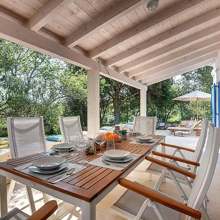 Holiday home Nur 20 Meter Vom Entfernt Premantura